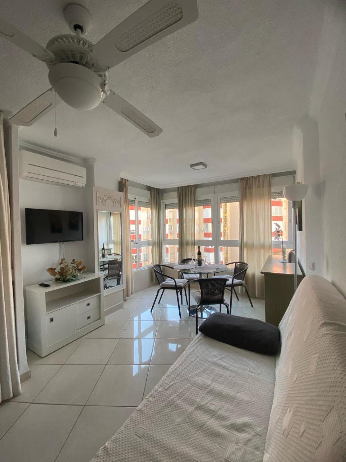 Apartamento Luminoso, acogedor y a 3 minutos de la playa Torrox Exterior foto